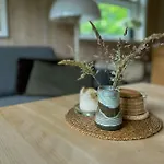 Дом отдыха Family House With Large Garden By Ho Bay