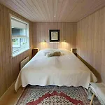 펜션 Family House With Large Garden By Ho Bay *