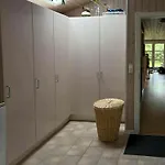 펜션 Family House With Large Garden By Ho Bay