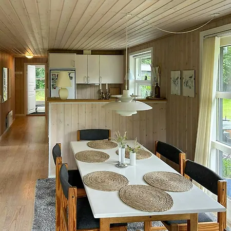 Family House With Large Garden By Ho Bay 펜션 *