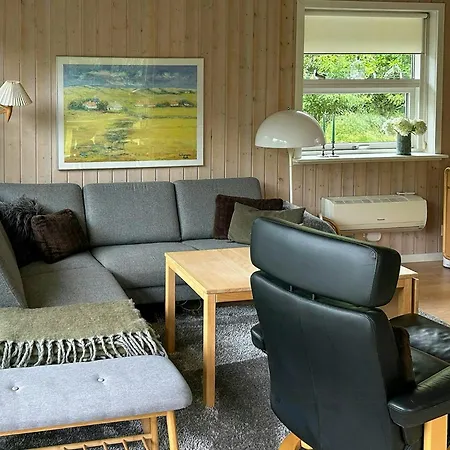 Family House With Large Garden By Ho Bay 펜션