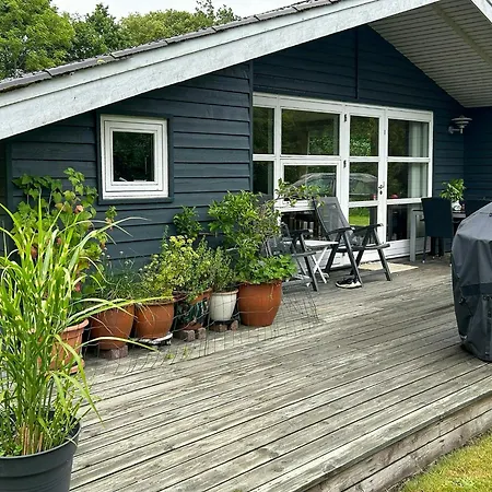 Family House With Large Garden By Ho Bay ブラーバンド