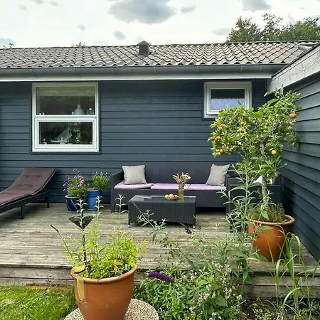 Family House With Large Garden By Ho Bay 펜션